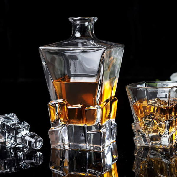 Sada whisky v drevenej škatuľke "ELIXIR" s vašou iniciálou
