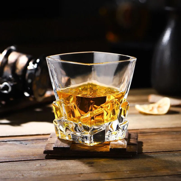 Sada whisky v drevenej škatuľke "ELIXIR" s vašou iniciálou