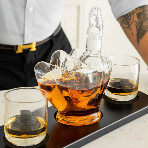 Sada karafy a 2 pohárov "Prostredník"