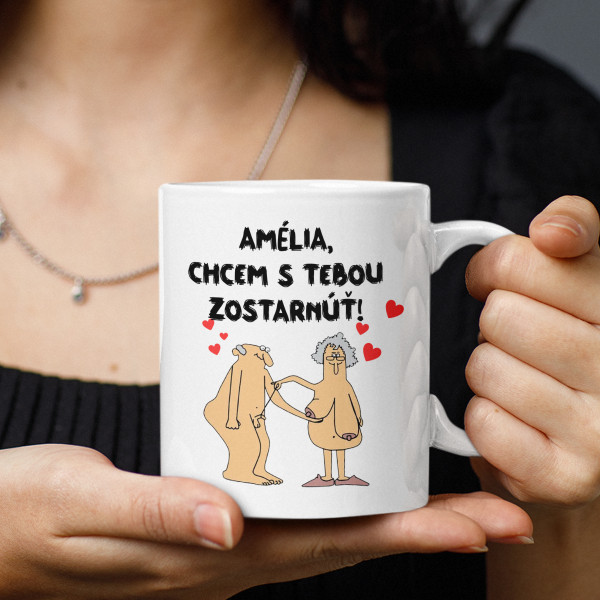 Hrnček „Chcem s tebou zostarnúť“ s vaším vybraným menom Hrnček „Chcem s tebou zostarnúť“ s vaším vybraným menom