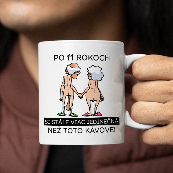 Hrnček "Ona je žhavejšia ako táto káva" s vybraným rokom Hrnček "Ona je žhavejšia ako táto káva" s vybraným rokom