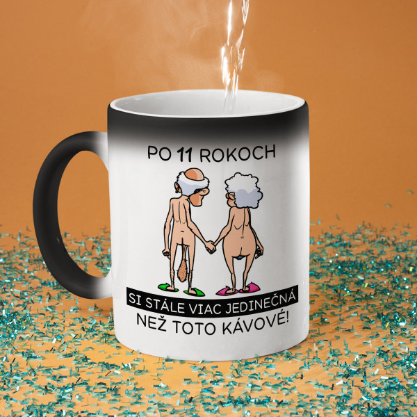 Hrnček "Ona je žhavejšia ako táto káva" s vybraným rokom Hrnček "Ona je žhavejšia ako táto káva" s vybraným rokom