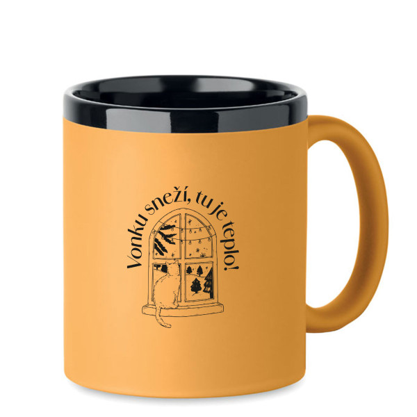 Hrnček s gravírovaním "Vonku sneží, tu je teplo"