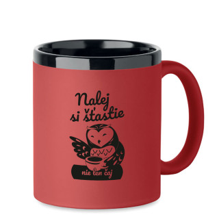Hrnček s gravírovaným nápisom "Nalej si šťastie, nie len čaj"