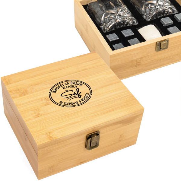 Luxusná sada pohárov na whisky v bambusovej krabičke "Dobrý šéf" Luxusná sada pohárov na whisky v bambusovej krabičke "Dobrý šéf"