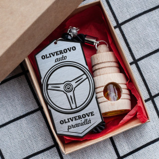 Vôňa do auta "Koho auto, toho pravidlá" s vybraným menom